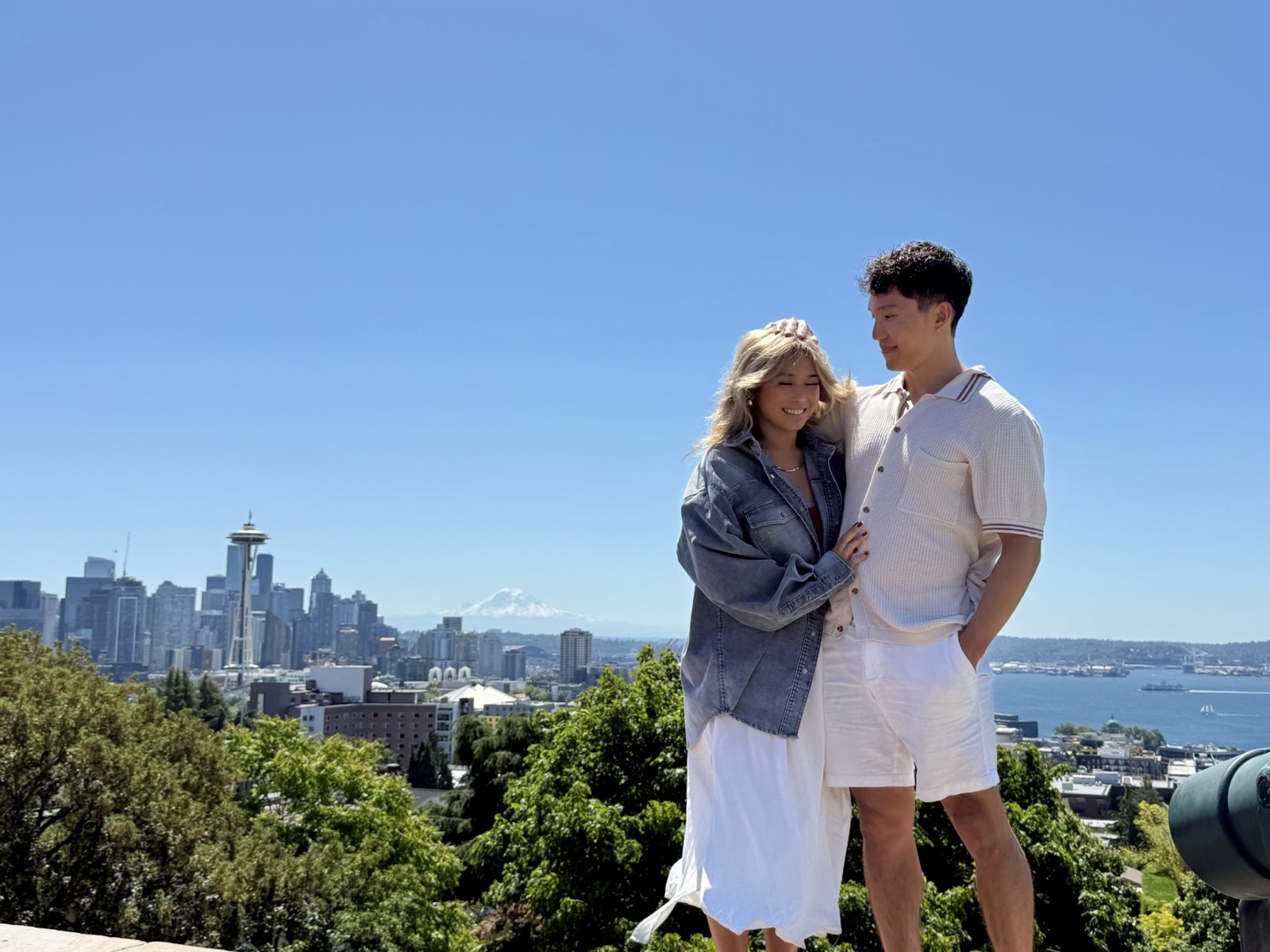 Eric and Alyssa at Kerry Park, Seattle, with the Space Needle and Mount Rainier behind them